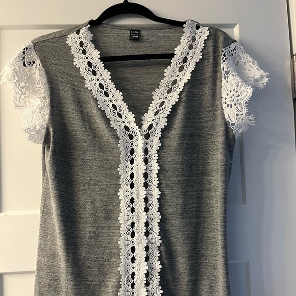 SHEIN T-shirt with lace - Picture 1 of 2